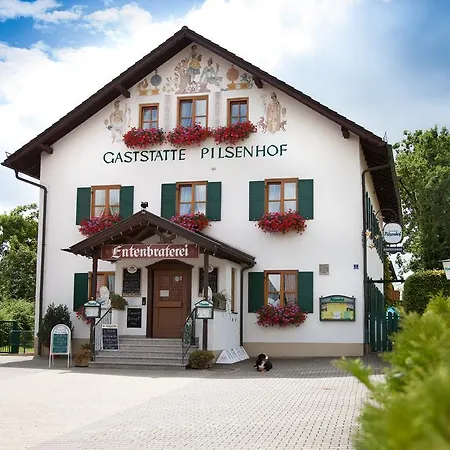 Guest house Landgasthof Pilsenhof Entenbraterei Hechendorf am Pilsensee