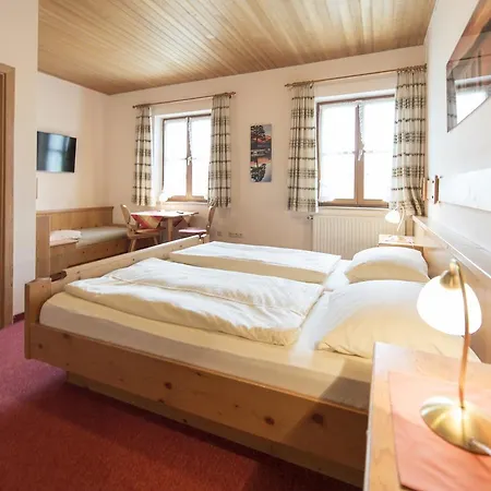 Landgasthof Pilsenhof Entenbraterei Guest house Hechendorf am Pilsensee