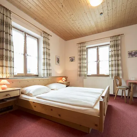 Guest house Landgasthof Pilsenhof Entenbraterei Hechendorf am Pilsensee
