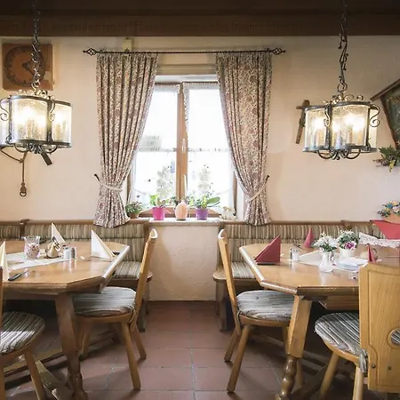 Landgasthof Pilsenhof Entenbraterei Guest house Hechendorf am Pilsensee