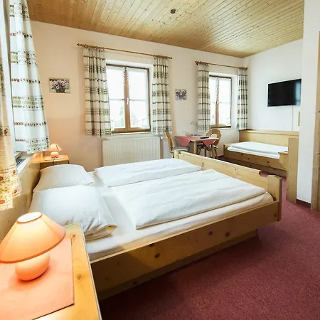 Landgasthof Pilsenhof Entenbraterei Guest house